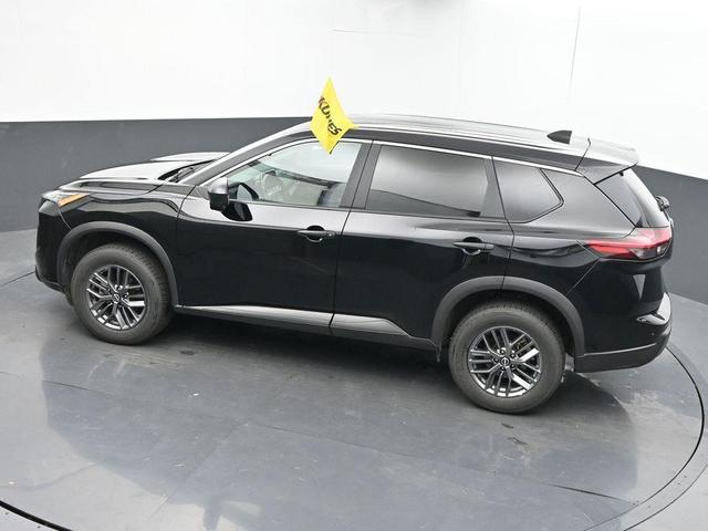 Photo of 2024 Super Black Nissan Rogue
