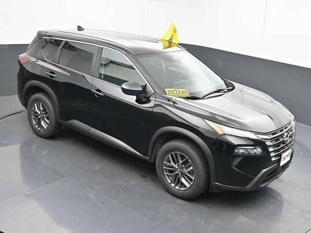 Photo of 2024 Super Black Nissan Rogue