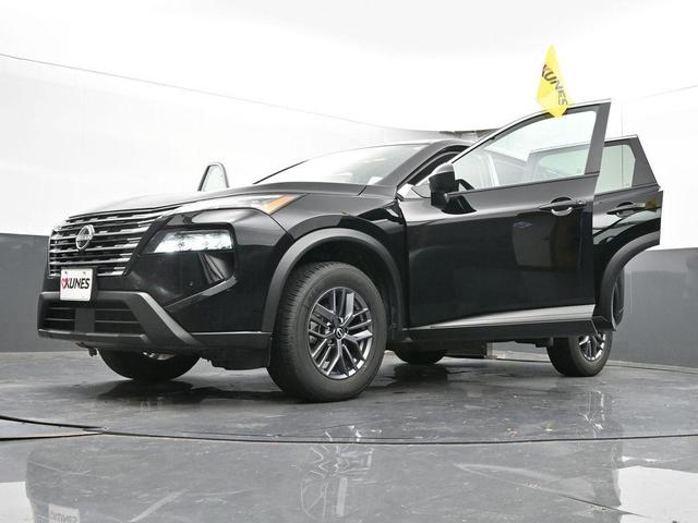 Photo of 2024 Super Black Nissan Rogue