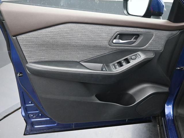 Photo of 2023 Caspian Blue Nissan Rogue