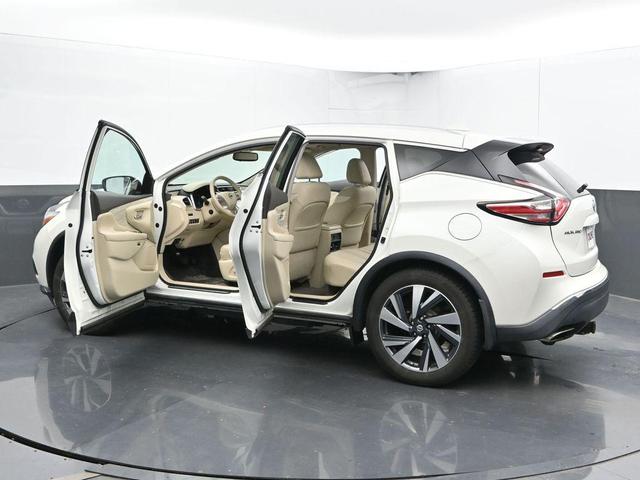 Photo of 2017 White Nissan Murano