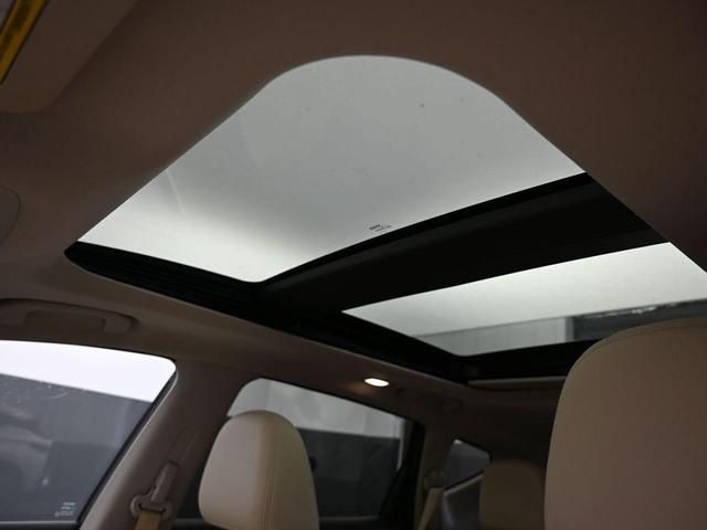 Photo of 2017 White Nissan Murano