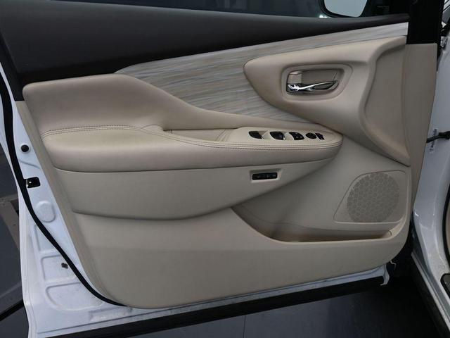 Photo of 2017 White Nissan Murano