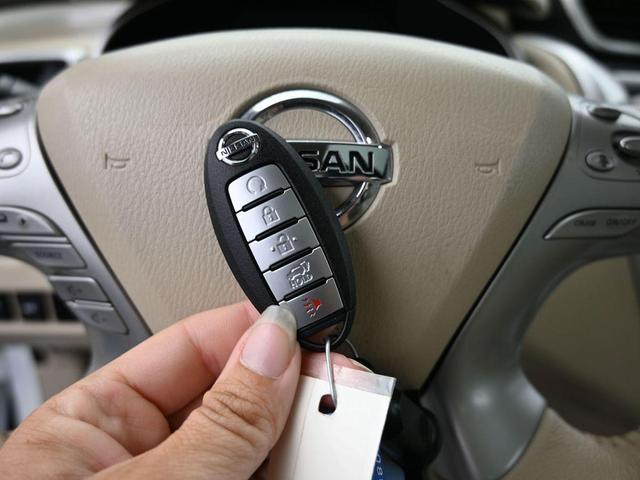 Photo of 2017 White Nissan Murano