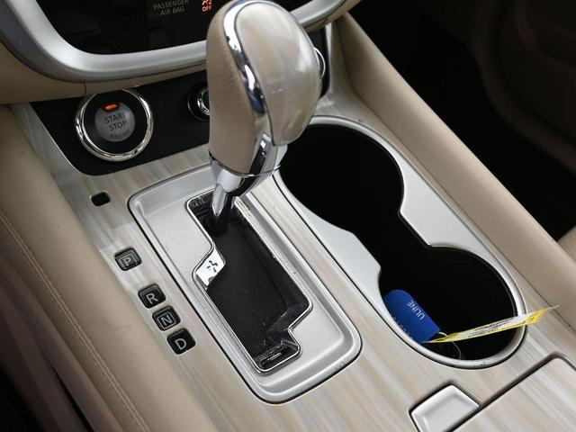 Photo of 2017 White Nissan Murano