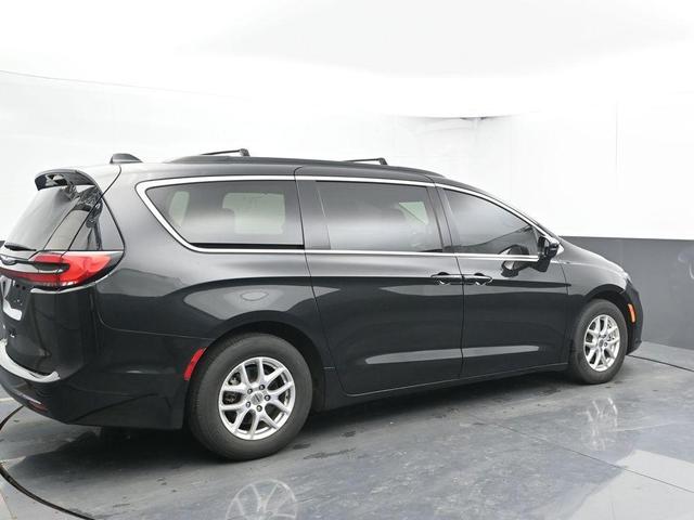 Photo of 2022 Brilliant Black Crystal Pearlcoat Chrysler Pacifica