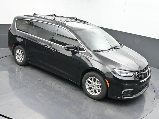 Photo of 2022 Brilliant Black Crystal Pearlcoat Chrysler Pacifica
