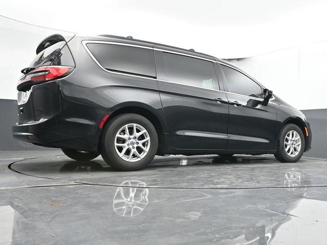 Photo of 2022 Brilliant Black Crystal Pearlcoat Chrysler Pacifica