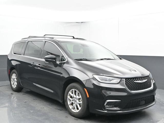 Photo of 2022 Brilliant Black Crystal Pearlcoat Chrysler Pacifica