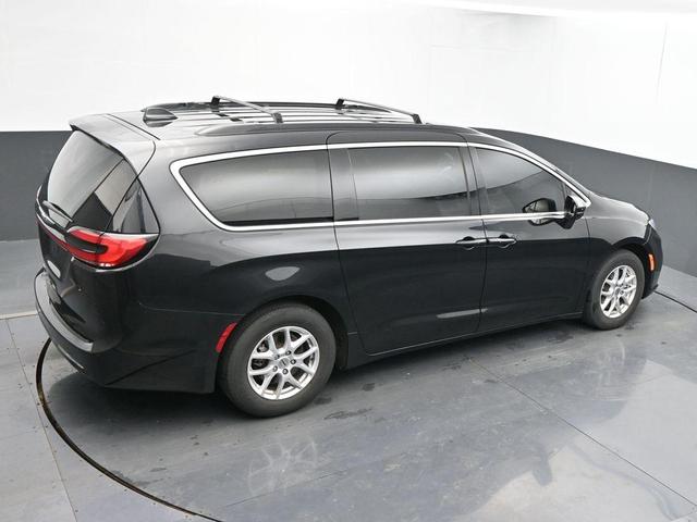 Photo of 2022 Brilliant Black Crystal Pearlcoat Chrysler Pacifica