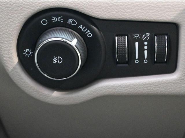 Photo of 2022 Brilliant Black Crystal Pearlcoat Chrysler Pacifica