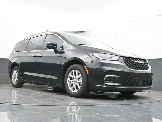 Photo of 2022 Brilliant Black Crystal Pearlcoat Chrysler Pacifica
