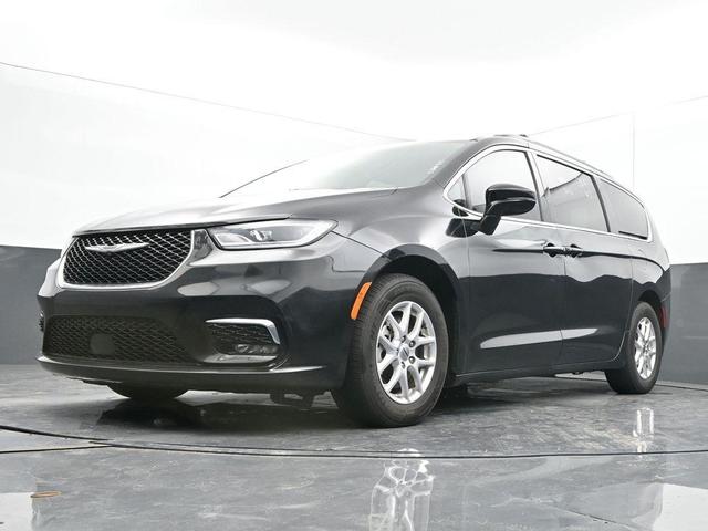 Photo of 2022 Brilliant Black Crystal Pearlcoat Chrysler Pacifica