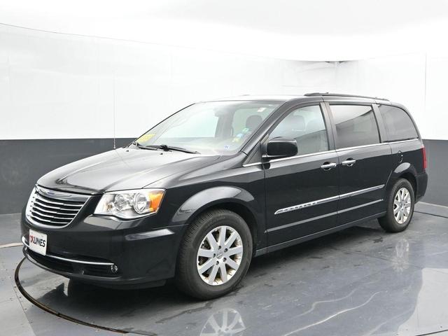 Photo of 2016 Brilliant Black Crystal Pearlcoat Chrysler Town & Country