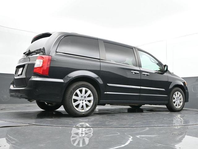 Photo of 2016 Brilliant Black Crystal Pearlcoat Chrysler Town & Country