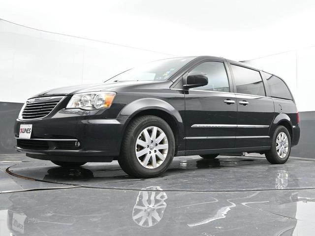 Photo of 2016 Brilliant Black Crystal Pearlcoat Chrysler Town & Country