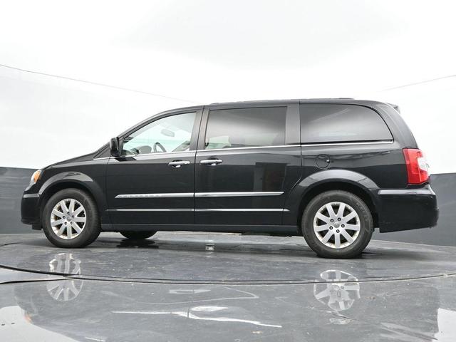 Photo of 2016 Brilliant Black Crystal Pearlcoat Chrysler Town & Country