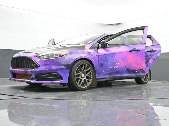 Photo of 2017 Shadow Black Ford Focus ST