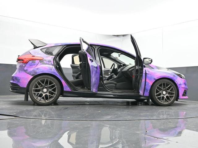 Photo of 2017 Shadow Black Ford Focus ST