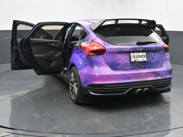 Photo of 2017 Shadow Black Ford Focus ST