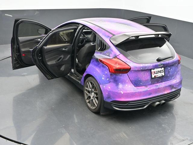Photo of 2017 Shadow Black Ford Focus ST