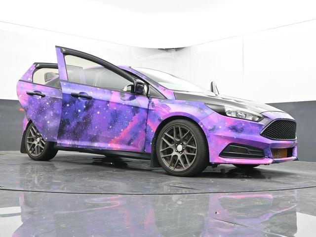 Photo of 2017 Shadow Black Ford Focus ST