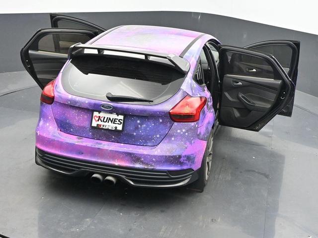 Photo of 2017 Shadow Black Ford Focus ST