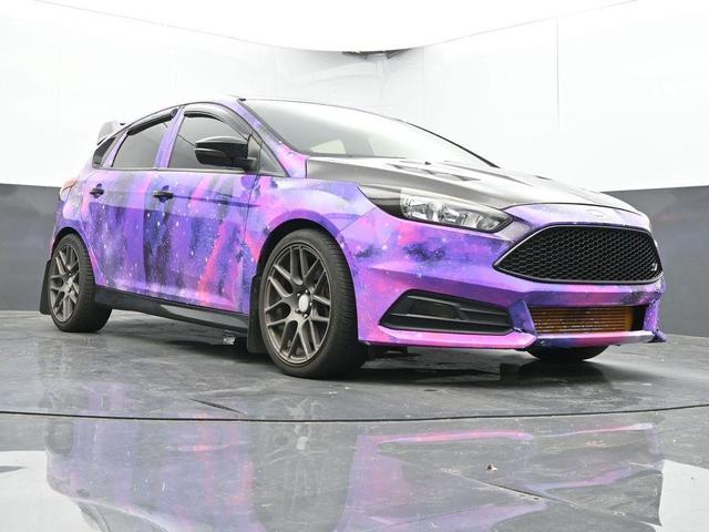 Photo of 2017 Shadow Black Ford Focus ST