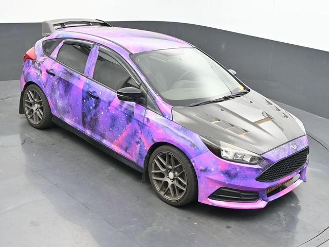 Photo of 2017 Shadow Black Ford Focus ST