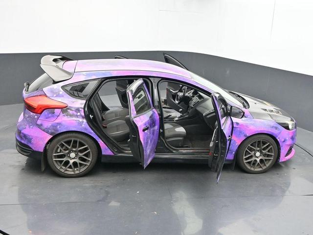 Photo of 2017 Shadow Black Ford Focus ST
