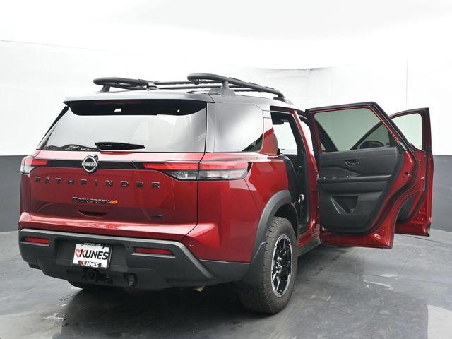Photo of 2024 2t Red Blk Roof Nissan Pathfinder