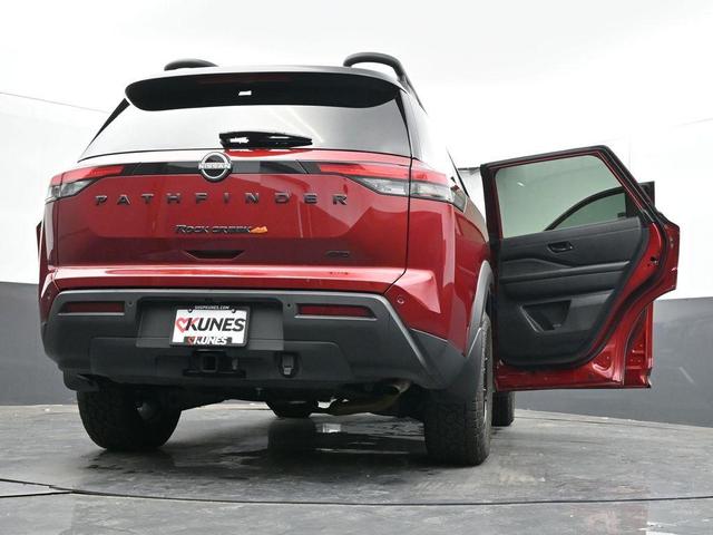 Photo of 2024 2t Red Blk Roof Nissan Pathfinder