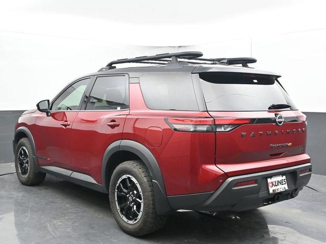 Photo of 2024 2t Red Blk Roof Nissan Pathfinder