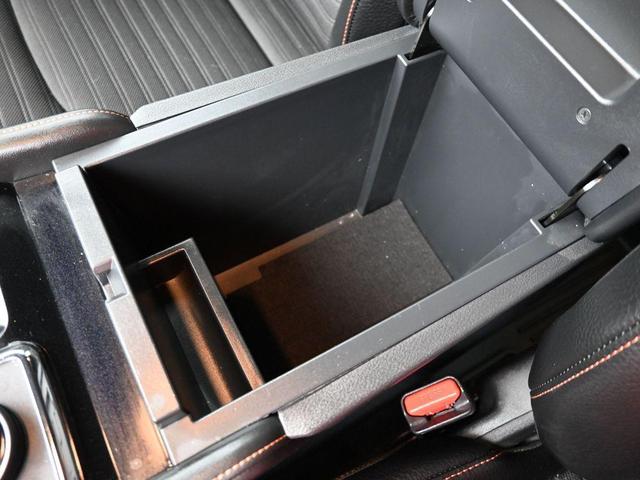 Photo of 2024 2t Red Blk Roof Nissan Pathfinder