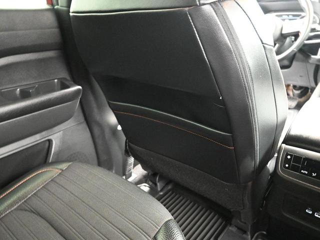 Photo of 2024 2t Red Blk Roof Nissan Pathfinder
