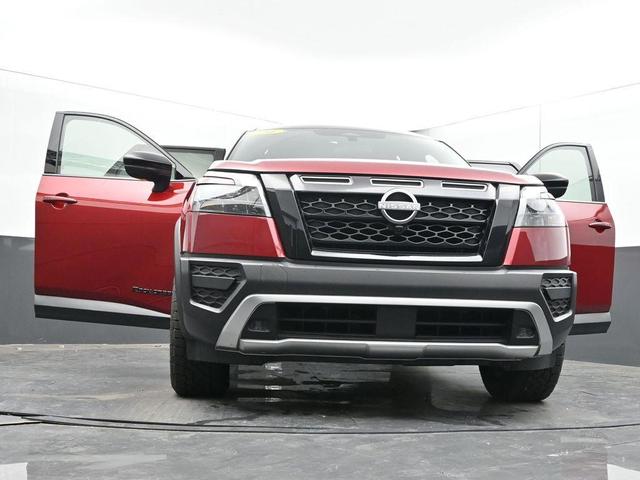 Photo of 2024 2t Red Blk Roof Nissan Pathfinder