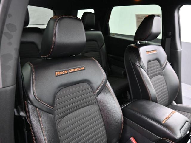 Photo of 2024 2t Red Blk Roof Nissan Pathfinder