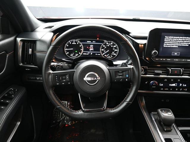 Photo of 2024 2t Red Blk Roof Nissan Pathfinder