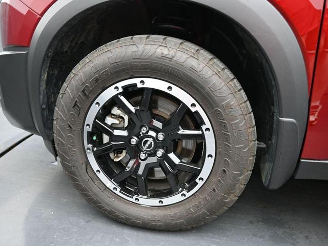 Photo of 2024 2t Red Blk Roof Nissan Pathfinder