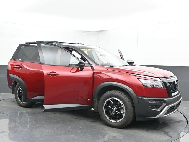 Photo of 2024 2t Red Blk Roof Nissan Pathfinder