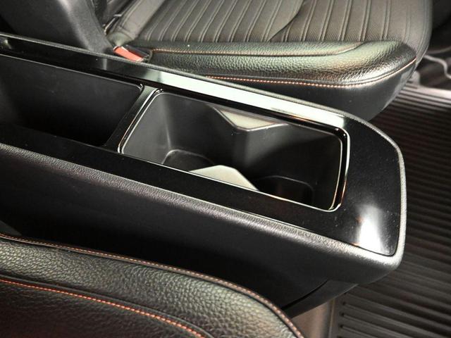 Photo of 2024 2t Red Blk Roof Nissan Pathfinder