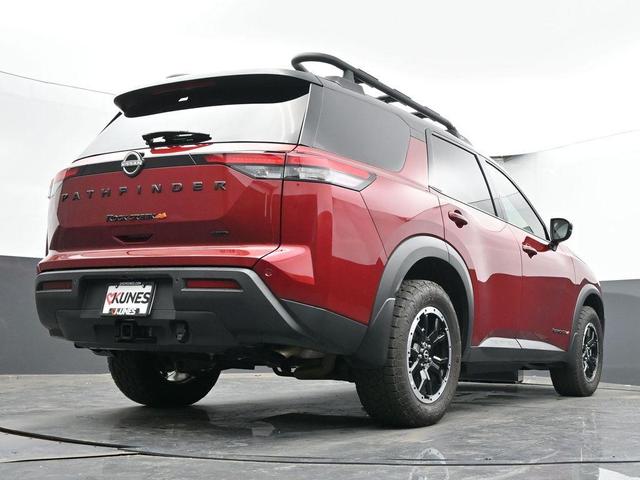 Photo of 2024 2t Red Blk Roof Nissan Pathfinder