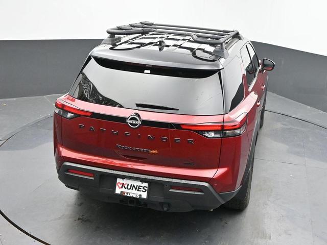 Photo of 2024 2t Red Blk Roof Nissan Pathfinder