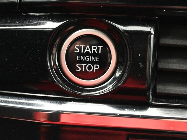 Photo of 2024 2t Red Blk Roof Nissan Pathfinder