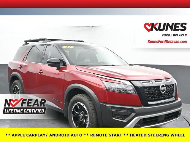 Photo of 2024 2t Red Blk Roof Nissan Pathfinder