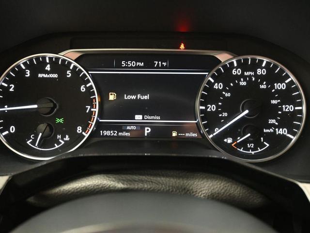 Photo of 2024 2t Red Blk Roof Nissan Pathfinder