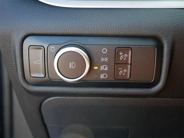 Photo of 2023 Agate Black Metallic Ford Explorer