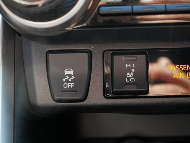 Photo of 2020 Blizzard Pearl w/Midnight Black Roof Toyota RAV4 Hybrid