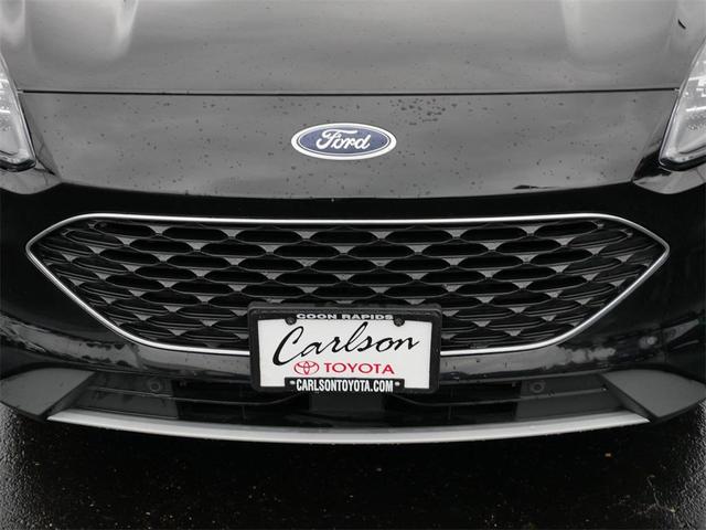 Photo of 2022 Agate Black Metallic Ford Escape