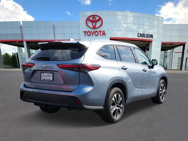 Photo of 2023 Moon Dust Toyota Highlander